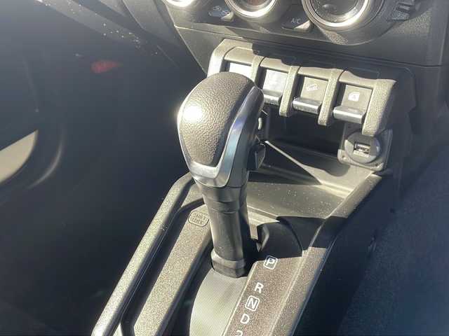 スズキ ジムニー XC 三重県 2018(平30)年 4.8万km シフォンアイボリーメタリックブラック2トーンルーフ 禁煙　/社外ナビ/ビルトインETC/4WD/シートヒーター/ヒーテッドドアミラー/インタークーラーターボ/アダプティブクルーズコントロール/レーンキープアシスト/ダウンヒルアシストコントロール/デュアルセンサーブレーキサポート/プリクラッシュ/革巻きステア/ステアスイッチ/LEDオートライト