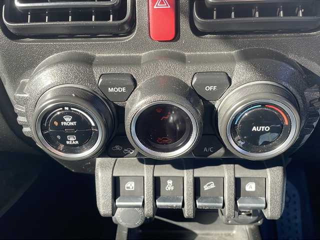 スズキ ジムニー XC 三重県 2018(平30)年 4.8万km シフォンアイボリーメタリックブラック2トーンルーフ 禁煙　/社外ナビ/ビルトインETC/4WD/シートヒーター/ヒーテッドドアミラー/インタークーラーターボ/アダプティブクルーズコントロール/レーンキープアシスト/ダウンヒルアシストコントロール/デュアルセンサーブレーキサポート/プリクラッシュ/革巻きステア/ステアスイッチ/LEDオートライト