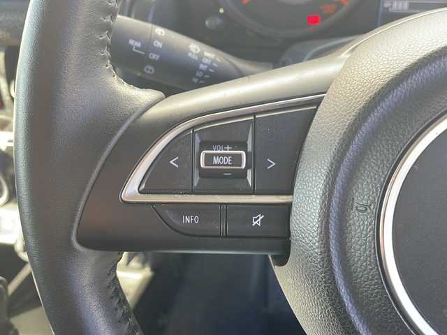 スズキ ジムニー XC 三重県 2018(平30)年 4.8万km シフォンアイボリーメタリックブラック2トーンルーフ 禁煙　/社外ナビ/ビルトインETC/4WD/シートヒーター/ヒーテッドドアミラー/インタークーラーターボ/アダプティブクルーズコントロール/レーンキープアシスト/ダウンヒルアシストコントロール/デュアルセンサーブレーキサポート/プリクラッシュ/革巻きステア/ステアスイッチ/LEDオートライト