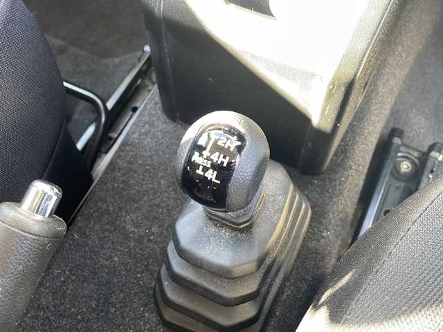 スズキ ジムニー XC 三重県 2018(平30)年 4.8万km シフォンアイボリーメタリックブラック2トーンルーフ 禁煙　/社外ナビ/ビルトインETC/4WD/シートヒーター/ヒーテッドドアミラー/インタークーラーターボ/アダプティブクルーズコントロール/レーンキープアシスト/ダウンヒルアシストコントロール/デュアルセンサーブレーキサポート/プリクラッシュ/革巻きステア/ステアスイッチ/LEDオートライト