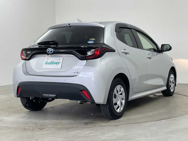 トヨタ ヤリス ハイブリッド X 兵庫県 2020(令2)年 7.1万km シルバーM ・純正ナビ/USB/MiraCast/BT/Apple Car Play・AndroidAuto/・バックカメラ/・ビルトインETC/・ドライブモード（エコ・パワー）/・ヘッドライトレベライザー/・トヨタセーフティセンス/・オートマチックハイビーム/・レーントレーシングアシスト/・衝突軽減ブレーキ/・クリアランスソナー/・パーキングサポートブレーキ/・ロードサインアシスト/・先行車発進告知/・後退速度抑制/・レーダークルーズコントロール/・横滑り防止装置/・ドアバイザー/・純正フロアマット/・電動格納ミラー/・ステアリングスイッチ/・取扱説明書