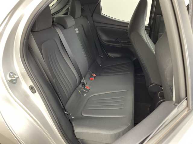 トヨタ ヤリス ハイブリッド X 兵庫県 2020(令2)年 7.1万km シルバーM ・純正ナビ/USB/MiraCast/BT/Apple Car Play・AndroidAuto/・バックカメラ/・ビルトインETC/・ドライブモード（エコ・パワー）/・ヘッドライトレベライザー/・トヨタセーフティセンス/・オートマチックハイビーム/・レーントレーシングアシスト/・衝突軽減ブレーキ/・クリアランスソナー/・パーキングサポートブレーキ/・ロードサインアシスト/・先行車発進告知/・後退速度抑制/・レーダークルーズコントロール/・横滑り防止装置/・ドアバイザー/・純正フロアマット/・電動格納ミラー/・ステアリングスイッチ/・取扱説明書