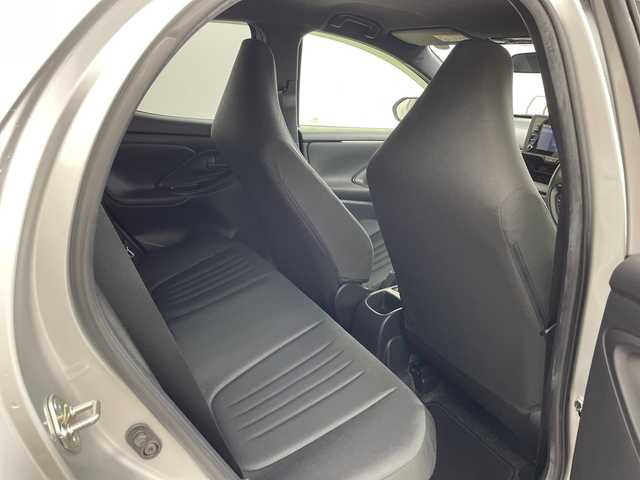 トヨタ ヤリス ハイブリッド X 兵庫県 2020(令2)年 7.1万km シルバーM ・純正ナビ/USB/MiraCast/BT/Apple Car Play・AndroidAuto/・バックカメラ/・ビルトインETC/・ドライブモード（エコ・パワー）/・ヘッドライトレベライザー/・トヨタセーフティセンス/・オートマチックハイビーム/・レーントレーシングアシスト/・衝突軽減ブレーキ/・クリアランスソナー/・パーキングサポートブレーキ/・ロードサインアシスト/・先行車発進告知/・後退速度抑制/・レーダークルーズコントロール/・横滑り防止装置/・ドアバイザー/・純正フロアマット/・電動格納ミラー/・ステアリングスイッチ/・取扱説明書