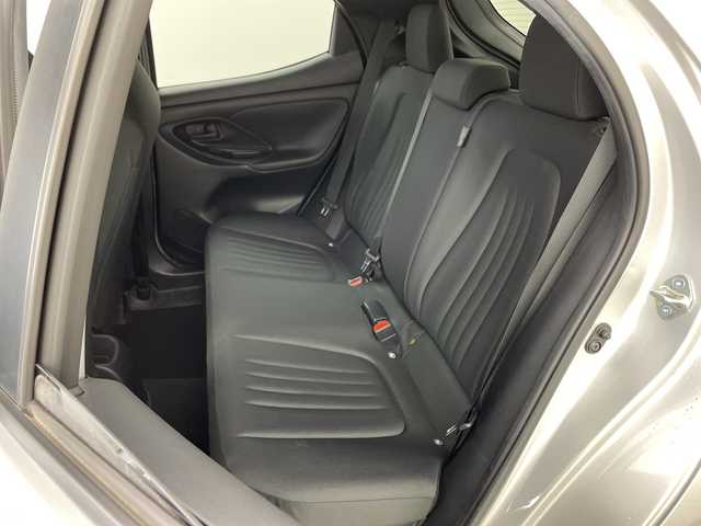 トヨタ ヤリス ハイブリッド X 兵庫県 2020(令2)年 7.1万km シルバーM ・純正ナビ/USB/MiraCast/BT/Apple Car Play・AndroidAuto/・バックカメラ/・ビルトインETC/・ドライブモード（エコ・パワー）/・ヘッドライトレベライザー/・トヨタセーフティセンス/・オートマチックハイビーム/・レーントレーシングアシスト/・衝突軽減ブレーキ/・クリアランスソナー/・パーキングサポートブレーキ/・ロードサインアシスト/・先行車発進告知/・後退速度抑制/・レーダークルーズコントロール/・横滑り防止装置/・ドアバイザー/・純正フロアマット/・電動格納ミラー/・ステアリングスイッチ/・取扱説明書