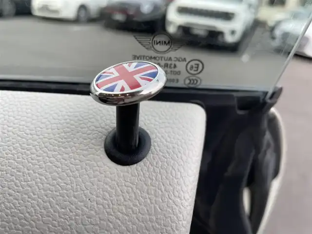 ＭＩＮＩ ミニ クーパー S コンバーチブル 鹿児島県 2017(平29)年 3.3万km ペッパー・ホワイト オプション18インチアルミホイール/LEDヘッドライト/HDDナビ/バックカメラ/アイドリングストップ/クルーズコントロール/プッシュスタート/ETC