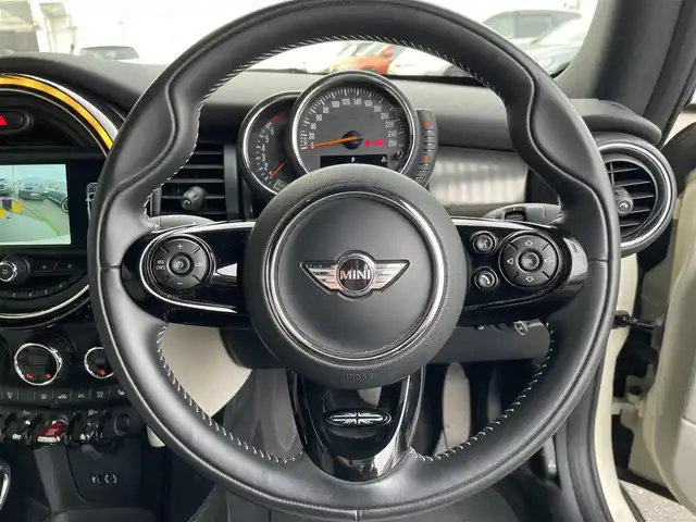 ＭＩＮＩ ミニ クーパー S コンバーチブル 鹿児島県 2017(平29)年 3.3万km ペッパー・ホワイト オプション18インチアルミホイール/LEDヘッドライト/HDDナビ/バックカメラ/アイドリングストップ/クルーズコントロール/プッシュスタート/ETC