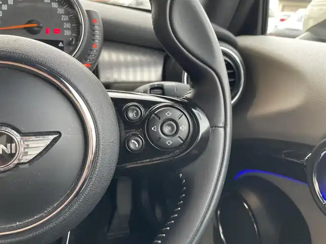 ＭＩＮＩ ミニ クーパー S コンバーチブル 鹿児島県 2017(平29)年 3.3万km ペッパー・ホワイト オプション18インチアルミホイール/LEDヘッドライト/HDDナビ/バックカメラ/アイドリングストップ/クルーズコントロール/プッシュスタート/ETC