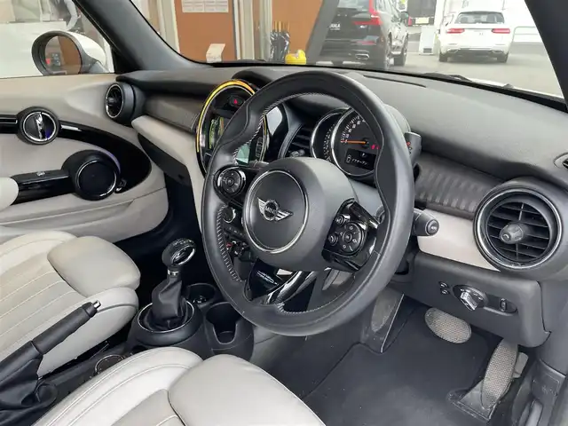 ＭＩＮＩ ミニ クーパー S コンバーチブル 鹿児島県 2017(平29)年 3.3万km ペッパー・ホワイト オプション18インチアルミホイール/LEDヘッドライト/HDDナビ/バックカメラ/アイドリングストップ/クルーズコントロール/プッシュスタート/ETC