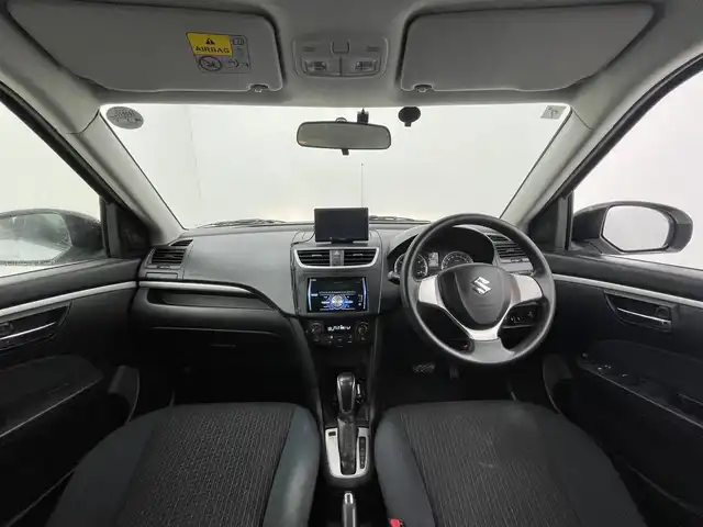 スズキ スイフト XG 群馬県 2015(平27)年 6万km スノーホワイトパール ４ＷＤ　社外オーディオ　シートヒーター　純正１５インチホイール　ＥＴＣ　スマートキー　スペアキー　横滑り防止装置　盗難防止装置　ＡＢＳ　オートエアコン　パワーウィンドウ　パワーステアリング　禁煙車