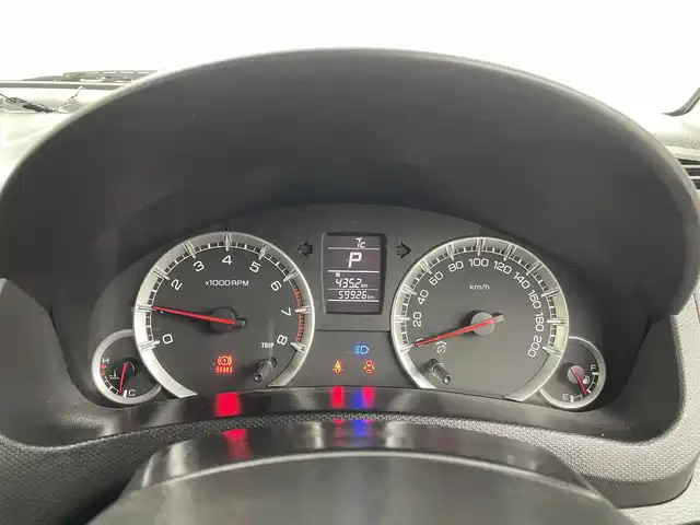 スズキ スイフト XG 群馬県 2015(平27)年 6万km スノーホワイトパール ４ＷＤ　社外オーディオ　シートヒーター　純正１５インチホイール　ＥＴＣ　スマートキー　スペアキー　横滑り防止装置　盗難防止装置　ＡＢＳ　オートエアコン　パワーウィンドウ　パワーステアリング　禁煙車