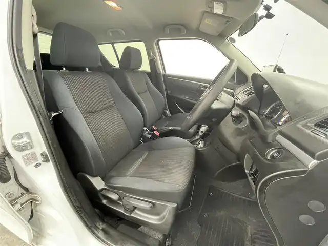 スズキ スイフト XG 群馬県 2015(平27)年 6万km スノーホワイトパール ４ＷＤ　社外オーディオ　シートヒーター　純正１５インチホイール　ＥＴＣ　スマートキー　スペアキー　横滑り防止装置　盗難防止装置　ＡＢＳ　オートエアコン　パワーウィンドウ　パワーステアリング　禁煙車