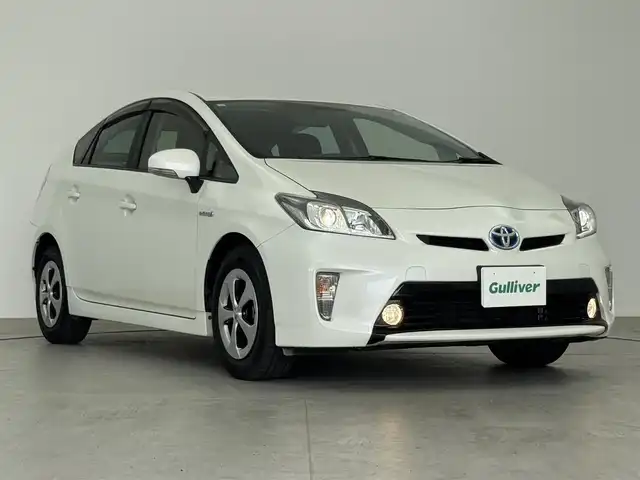 トヨタ プリウス S 愛知県 2014(平26)年 3.6万km ホワイトパールクリスタルシャイン 純正ナビ　/（フルセグ／Ｂｌｕｅｔｏｏｔｈ／ＣＤ／ＤＶＤ）　/バックモニター　/横滑り防止　/オートライト　/電動格納ミラー　/ステアリングスイッチ　/プッシュスタート　/ETC　/純正ホイールキャップ