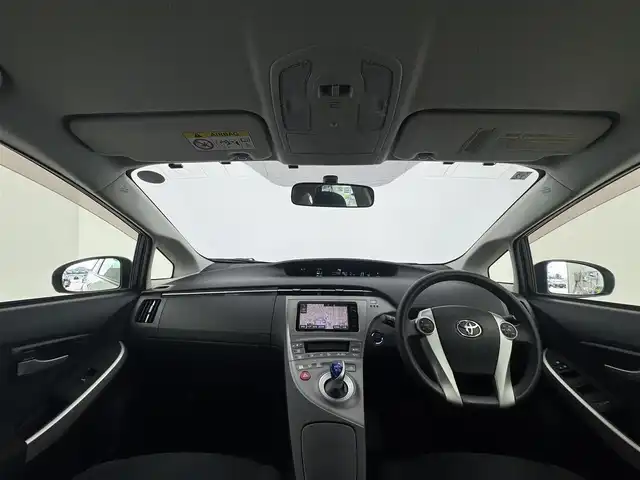トヨタ プリウス S 愛知県 2014(平26)年 3.6万km ホワイトパールクリスタルシャイン 純正ナビ　/（フルセグ／Ｂｌｕｅｔｏｏｔｈ／ＣＤ／ＤＶＤ）　/バックモニター　/横滑り防止　/オートライト　/電動格納ミラー　/ステアリングスイッチ　/プッシュスタート　/ETC　/純正ホイールキャップ