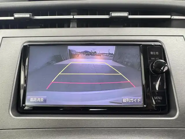 トヨタ プリウス S 愛知県 2014(平26)年 3.6万km ホワイトパールクリスタルシャイン 純正ナビ　/（フルセグ／Ｂｌｕｅｔｏｏｔｈ／ＣＤ／ＤＶＤ）　/バックモニター　/横滑り防止　/オートライト　/電動格納ミラー　/ステアリングスイッチ　/プッシュスタート　/ETC　/純正ホイールキャップ