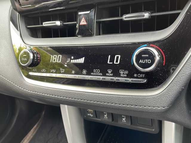 トヨタ カローラ クロス Z 京都府 2022(令4)年 1.4万km アティチュードブラックマイカ ワンオーナー/純正ディスプレイオーディオ（ナビ機能付き）/ ・BT/AM/FM/ ・バックカメラ・360度カメラ/ビルトインETC/ドライブレコーダー前後/ルーフレール/レーダークルーズコントロール/電動パーキングブレーキ/プッシュスタート/プリクラッシュセーフティ/ブラインドスポットモニター/パワートランク/パワーシート/ハーフレザーシート/電格ウィンカーミラー/オートリトラクタブルミラー/オートライト/オートハイビーム/オールオートパワーウィンドウ/車線逸脱防止機能/純正フロアマット/純正ドアバイザー/保証書/取扱説明書/スマートキースペア×１