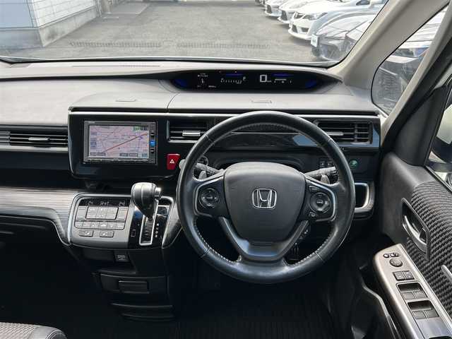 ホンダ ステップワゴン スパーダ クルスピセンシング 埼玉県 2016(平28)年 5.6万km パール ワンオーナー/ホンダセンシング/衝突軽減ブレーキ/追従クルーズコントロール/レーンキープ/純正ナビゲーション/CD/DVD/BT/DTV/バックカメラ/ハーフレザーシート/シートヒーター/ウインカードアミラー/７人乗りキャプテンシート/LEDヘッドライト/アイドリングストップ/スマートキー/スペアキー/ドライブレコーダー/ETC/新車保証書