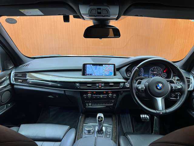ＢＭＷ Ｘ５ xDrive 35d Mスポーツ 千葉県 2018(平30)年 4.9万km アルピンホワイトⅢ ７人乗り　/プライムＰＫＧ　/セレクトＰＫＧ　/パノラマＳＲ　/ＡＣＣ　/黒革シート　/ｈａｒｍａｎｋａｒｄｏｎサウンド　/シートヒーター　/電動リアゲート　/ＰＤＣ　/ＬＥＤライト　/衝突軽減Ｂ　/ＢＳＭ　/ＬＫＡ　/ＥＴＣ