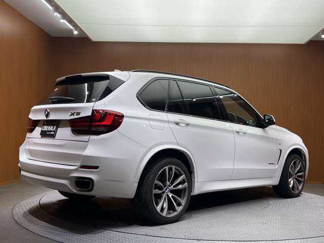 ＢＭＷ Ｘ５ xDrive 35d Mスポーツ 千葉県 2018(平30)年 4.9万km アルピンホワイトⅢ ７人乗り　/プライムＰＫＧ　/セレクトＰＫＧ　/パノラマＳＲ　/ＡＣＣ　/黒革シート　/ｈａｒｍａｎｋａｒｄｏｎサウンド　/シートヒーター　/電動リアゲート　/ＰＤＣ　/ＬＥＤライト　/衝突軽減Ｂ　/ＢＳＭ　/ＬＫＡ　/ＥＴＣ