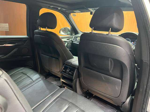 ＢＭＷ Ｘ５ xDrive 35d Mスポーツ 千葉県 2018(平30)年 4.9万km アルピンホワイトⅢ ７人乗り　/プライムＰＫＧ　/セレクトＰＫＧ　/パノラマＳＲ　/ＡＣＣ　/黒革シート　/ｈａｒｍａｎｋａｒｄｏｎサウンド　/シートヒーター　/電動リアゲート　/ＰＤＣ　/ＬＥＤライト　/衝突軽減Ｂ　/ＢＳＭ　/ＬＫＡ　/ＥＴＣ