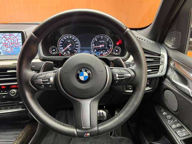 ＢＭＷ Ｘ５ xDrive 35d Mスポーツ 千葉県 2018(平30)年 4.9万km アルピンホワイトⅢ ７人乗り　/プライムＰＫＧ　/セレクトＰＫＧ　/パノラマＳＲ　/ＡＣＣ　/黒革シート　/ｈａｒｍａｎｋａｒｄｏｎサウンド　/シートヒーター　/電動リアゲート　/ＰＤＣ　/ＬＥＤライト　/衝突軽減Ｂ　/ＢＳＭ　/ＬＫＡ　/ＥＴＣ