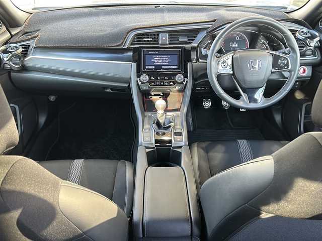 ホンダ シビック ハッチバック 静岡県 2020(令2)年 1.5万km ソニックグレーパール ナビ/・ラジオ/フルセグTV/・USB/HDMI/AUX/CD/DVD/Bluetooth/主要装備/・ドライブレコーダー　/・ＥＴＣ２．０　/・バックカメラ　/・ＬＥＤヘッドライト　/・パワーシート　/・レーダークルーズコントロール　/・スマートキー　/・ステアリングリモコン　/・ハーフレザーシート　/・ヒーテッドドアミラー　/・純正アルミホイール/・ホールド/・シートヒーター/・レーンキープアシスト/・オートライト/・オートハイビーム/・プッシュスタート