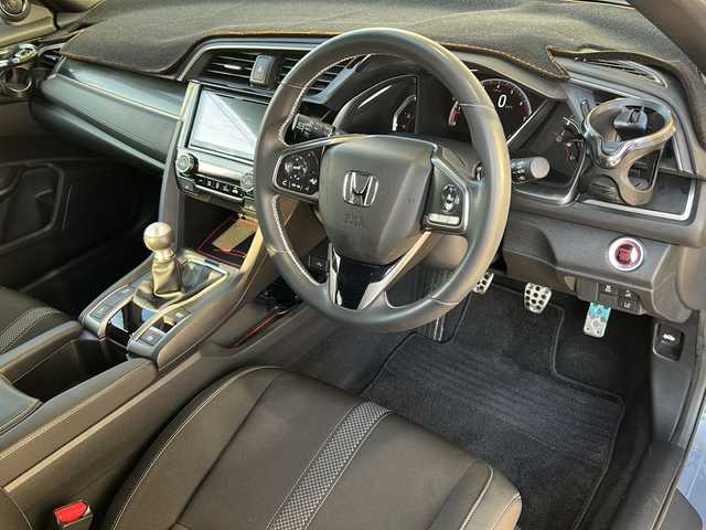 ホンダ シビック ハッチバック 静岡県 2020(令2)年 1.5万km ソニックグレーパール ナビ/・ラジオ/フルセグTV/・USB/HDMI/AUX/CD/DVD/Bluetooth/主要装備/・ドライブレコーダー　/・ＥＴＣ２．０　/・バックカメラ　/・ＬＥＤヘッドライト　/・パワーシート　/・レーダークルーズコントロール　/・スマートキー　/・ステアリングリモコン　/・ハーフレザーシート　/・ヒーテッドドアミラー　/・純正アルミホイール/・ホールド/・シートヒーター/・レーンキープアシスト/・オートライト/・オートハイビーム/・プッシュスタート