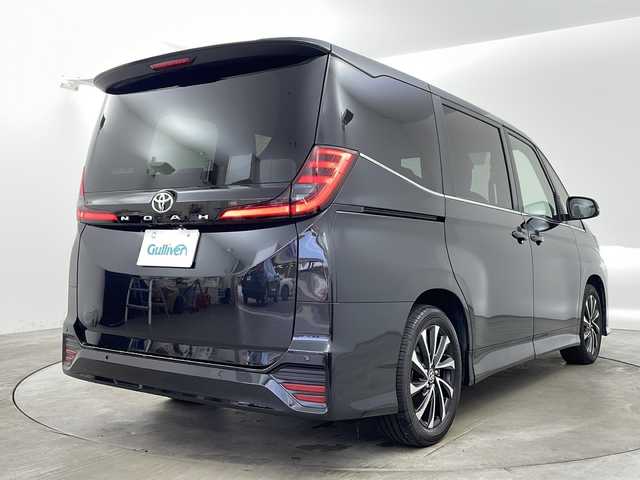 トヨタ ノア S－Z 兵庫県 2022(令4)年 2.5万km グリッターブラックガラスフレーク ・純正ナビ（フルセグ・DVD・CD・Miracast）/・バックカメラ/・両側パワースライドドア/・トヨタセーフティセンス/・プリクラッシュセーフティ/・レーダークルーズコントロール/・レーンディパーチャーアラート/・クリアランスソナー/・オートマチックハイビーム/・レーントレーシングアシスト/・ロードサインアシスト/・フロントクロストラフィックアラート/・発進遅れ告知機能/・プロアクティブドライビングアシスト/・ドライバー異常時対応システム/・ハーフレザーシート/・シートヒーター/・純正17インチアルミホイール/・ビルトインETC2.0/・LEDオートライト/・フォグランプ/・フロアマット/・スマートキー/・プッシュスタート/・オートブレーキホールド/・電動パーキングブレーキ/・カーテンエアバック