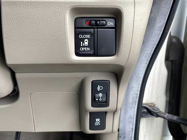 ホンダ Ｎ ＢＯＸ G Lパッケージ 新潟県 2013(平25)年 9.6万km プレミアムホワイトパール 4WD/CD/AUX/片側パワースライドドア/ベンチシート/ステアリングスイッチ/スマートキー/プッシュスタート/純正14インチアルミホイール