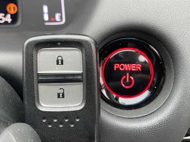 ホンダ フィット e:HEVホーム カーサ 青森県 2021(令3)年 3.1万km プラチナホワイトパール ・4WD/・寒冷地仕様/・コンフォートビューパッケージ/・純正ギャザーズナビ/・Bluetooth/・フルセグTV/・バックカメラ/・衝突軽減ブレーキ/・レーンキープアシスト/・レーダークルーズコントロール/・ドライブレコーダー/・コーナーセンサー/・ワイパーデアイサ/・オートマチックハイビーム/・シートヒーター/・スマートキー/・スペアキーあり/・USB端子/・ETC/・純正LEDヘッドライト/・純正16AW
