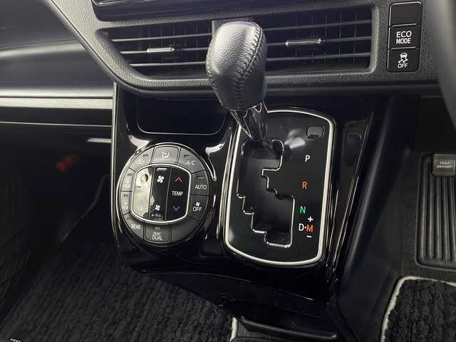 トヨタ ヴォクシー ZS 煌Ⅱ 栃木県 2016(平28)年 8.3万km ホワイトパールクリスタルシャイン アルパイン9型ナビ/　　CD/DVD/Bluetooth/AM/FM/フルセグTV/バックカメラ/ビルトインETC/トヨタセーフティセンス/・プリクラッシュセーフティ/・レーンデパーチャーアラート/・オートマチックハイビーム/12.8型フリップダウンモニター/両側パワースライドドア/純正15インチAW/純正フロアマット/純正ドアバイザー/革調シートカバー/オートライト/LEDヘッドライト/LEDフォグ/プッシュスタート/スマートキー