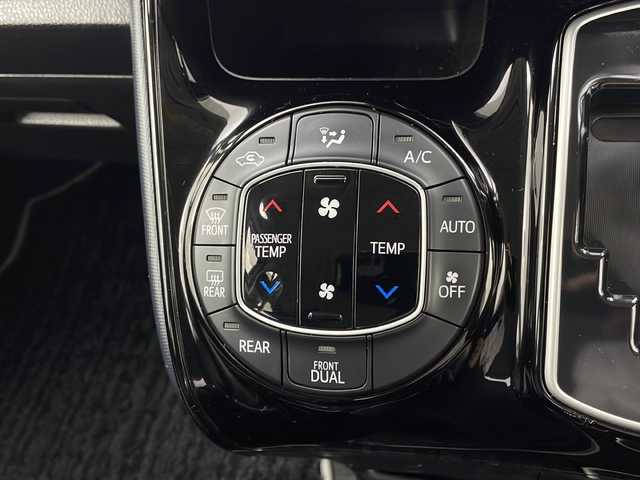 トヨタ ヴォクシー ZS 煌Ⅱ 栃木県 2016(平28)年 8.3万km ホワイトパールクリスタルシャイン アルパイン9型ナビ/　　CD/DVD/Bluetooth/AM/FM/フルセグTV/バックカメラ/ビルトインETC/トヨタセーフティセンス/・プリクラッシュセーフティ/・レーンデパーチャーアラート/・オートマチックハイビーム/12.8型フリップダウンモニター/両側パワースライドドア/純正15インチAW/純正フロアマット/純正ドアバイザー/革調シートカバー/オートライト/LEDヘッドライト/LEDフォグ/プッシュスタート/スマートキー