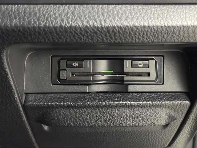 トヨタ ヴォクシー ZS 煌Ⅱ 栃木県 2016(平28)年 8.3万km ホワイトパールクリスタルシャイン アルパイン9型ナビ/　　CD/DVD/Bluetooth/AM/FM/フルセグTV/バックカメラ/ビルトインETC/トヨタセーフティセンス/・プリクラッシュセーフティ/・レーンデパーチャーアラート/・オートマチックハイビーム/12.8型フリップダウンモニター/両側パワースライドドア/純正15インチAW/純正フロアマット/純正ドアバイザー/革調シートカバー/オートライト/LEDヘッドライト/LEDフォグ/プッシュスタート/スマートキー