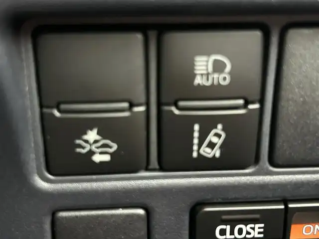 トヨタ ヴォクシー ZS 煌Ⅱ 福岡県 2016(平28)年 8.3万km ホワイトパールクリスタルシャイン アルパイン9型ナビ【フルセグTV/CD/DVD/Bluetooth】 バックカメラ ビルトインETC トヨタセーフティセンス  オートマチックハイビーム フリップダウンモニター 両側パワースライドドア 純正15インチAW 純正フロアマット オートライト LEDヘッドライト LEDフォグ プッシュスタート スマートキー