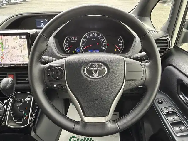 トヨタ ヴォクシー ZS 煌Ⅱ 福岡県 2016(平28)年 8.3万km ホワイトパールクリスタルシャイン アルパイン9型ナビ【フルセグTV/CD/DVD/Bluetooth】 バックカメラ ビルトインETC トヨタセーフティセンス  オートマチックハイビーム フリップダウンモニター 両側パワースライドドア 純正15インチAW 純正フロアマット オートライト LEDヘッドライト LEDフォグ プッシュスタート スマートキー