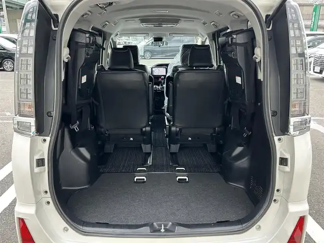 トヨタ ヴォクシー ZS 煌Ⅱ 福岡県 2016(平28)年 8.3万km ホワイトパールクリスタルシャイン アルパイン9型ナビ【フルセグTV/CD/DVD/Bluetooth】 バックカメラ ビルトインETC トヨタセーフティセンス  オートマチックハイビーム フリップダウンモニター 両側パワースライドドア 純正15インチAW 純正フロアマット オートライト LEDヘッドライト LEDフォグ プッシュスタート スマートキー