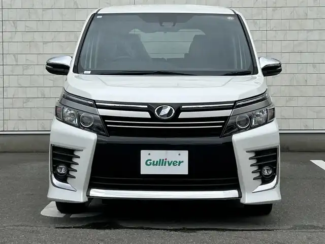 トヨタ ヴォクシー ZS 煌Ⅱ 福岡県 2016(平28)年 8.3万km ホワイトパールクリスタルシャイン アルパイン9型ナビ【フルセグTV/CD/DVD/Bluetooth】 バックカメラ ビルトインETC トヨタセーフティセンス  オートマチックハイビーム フリップダウンモニター 両側パワースライドドア 純正15インチAW 純正フロアマット オートライト LEDヘッドライト LEDフォグ プッシュスタート スマートキー