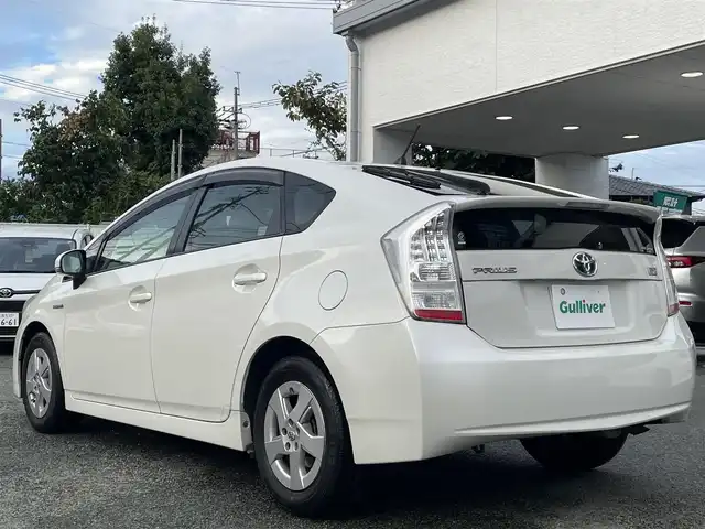 トヨタ プリウス G 熊本県 2009(平21)年 8.9万km ホワイトパールクリスタルシャイン 純正CDオーディオ/【AM/FM/CD/AUX】/クルーズコントロール/オートライト/純正15インチAW/プッシュスタート/スマートキー/ウィンカーミラー/純正フロアマット/純正バイザー/ETC/革巻きステアリング/ステアリングスイッチ