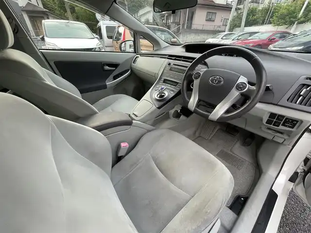 トヨタ プリウス G 熊本県 2009(平21)年 8.9万km ホワイトパールクリスタルシャイン 純正CDオーディオ/【AM/FM/CD/AUX】/クルーズコントロール/オートライト/純正15インチAW/プッシュスタート/スマートキー/ウィンカーミラー/純正フロアマット/純正バイザー/ETC/革巻きステアリング/ステアリングスイッチ