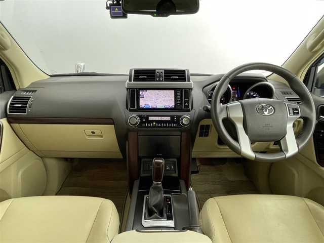 トヨタ ランドクルーザー プラド TX Lパッケージ 道央・札幌 2017(平29)年 4万km ホワイトパールクリスタルシャイン ・４ＷＤ/・サンルーフ/・寒冷地仕様/・純正ナビ/・BT/CD/AM/FM/・フルセグTV/・バックカメラ/・ダウンヒルアシスト/・ＭＴモード/・パワーシート/・シートヒーター/・レザーシート/・純正フロアマット/・ドライブレコーダー/・ＥＴＣ/・クルーズコントロール/・ＬＥＤヘッドライト/・オートライト/・オートエアコン/・社外エンジンスターター/・