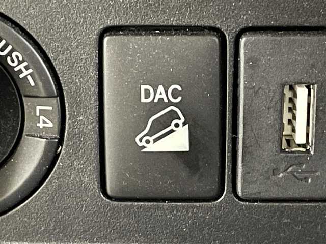 トヨタ ランドクルーザー プラド TX Lパッケージ 道央・札幌 2017(平29)年 4万km ホワイトパールクリスタルシャイン ・４ＷＤ/・サンルーフ/・寒冷地仕様/・純正ナビ/・BT/CD/AM/FM/・フルセグTV/・バックカメラ/・ダウンヒルアシスト/・ＭＴモード/・パワーシート/・シートヒーター/・レザーシート/・純正フロアマット/・ドライブレコーダー/・ＥＴＣ/・クルーズコントロール/・ＬＥＤヘッドライト/・オートライト/・オートエアコン/・社外エンジンスターター/・