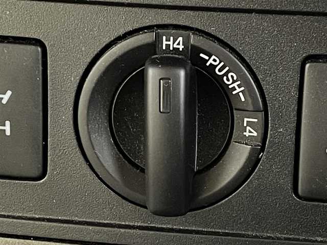 トヨタ ランドクルーザー プラド TX Lパッケージ 道央・札幌 2017(平29)年 4万km ホワイトパールクリスタルシャイン ・４ＷＤ/・サンルーフ/・寒冷地仕様/・純正ナビ/・BT/CD/AM/FM/・フルセグTV/・バックカメラ/・ダウンヒルアシスト/・ＭＴモード/・パワーシート/・シートヒーター/・レザーシート/・純正フロアマット/・ドライブレコーダー/・ＥＴＣ/・クルーズコントロール/・ＬＥＤヘッドライト/・オートライト/・オートエアコン/・社外エンジンスターター/・