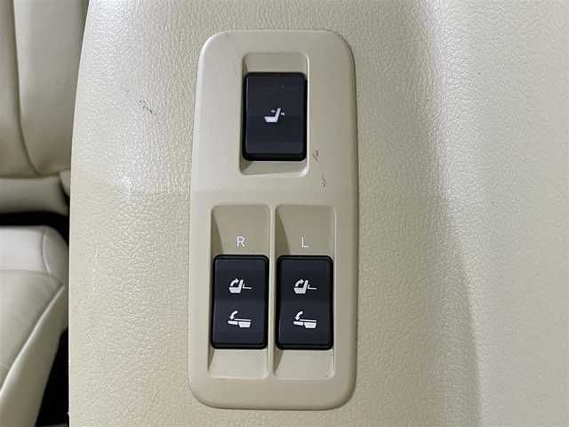 トヨタ ランドクルーザー プラド TX Lパッケージ 道央・札幌 2017(平29)年 4万km ホワイトパールクリスタルシャイン ・４ＷＤ/・サンルーフ/・寒冷地仕様/・純正ナビ/・BT/CD/AM/FM/・フルセグTV/・バックカメラ/・ダウンヒルアシスト/・ＭＴモード/・パワーシート/・シートヒーター/・レザーシート/・純正フロアマット/・ドライブレコーダー/・ＥＴＣ/・クルーズコントロール/・ＬＥＤヘッドライト/・オートライト/・オートエアコン/・社外エンジンスターター/・