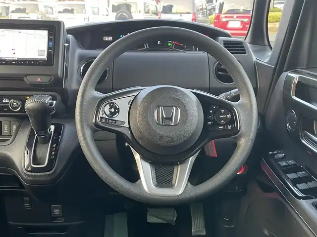 ホンダ Ｎ ＢＯＸ カスタム G L ホンダセンシング 福島県 2020(令2)年 5.2万km プラチナホワイトパール ホンダセンシング/衝突軽減ブレーキ〈CMBS〉/誤発進抑制機能/歩行者事故低減ステアリング/先行車発進お知らせ機能/標識認識機能/路外逸脱抑制機能/アダプティブクルーズコントロール〈ACC〉/車線維持支援システム〈LKAS〉/後方誤発進抑制機能/オートハイビーム/純正ナビゲーション/型番：VXM-195VFi/【CD/DVD/SD/USB/BT/TV】/バックカメラ/ビルトインETC/片側電動スライドドア/前席シートヒーター/ステアリングリモコン/LEDオートライト/LEDフォグランプ/リアドアシェード/純正フロアマット/ドアバイザー