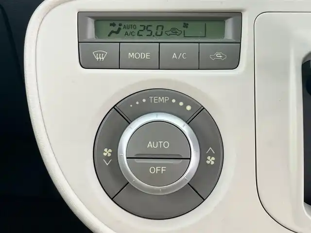 ダイハツ ミラ ココア プラスX 静岡県 2013(平25)年 8.4万km コットンアイボリー ＳＤナビ/バックカメラ/盗難防止装置/ルーフレール/パワーステアリング/パワーウィンドウ/アイドリングストップ/オートエアコン/リモコンキー/スペアキー１本/純正フロアマット/Ｗエアバッグ/ＡＢＳ