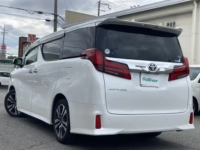 トヨタ アルファード S Cパッケージ 兵庫県 2021(令3)年 6.4万km ホワイトパールクリスタルシャイン ディスプレイオーディオ/FM/AM/Bluetooth/Miracast/フルセグTV/両側電動スライドドア/パワーバックドア/革シート/シートヒーター/エアシート/レーンキープアシスト/クリアランスソナー/プリクラッシュセーフティー/道路標識認識アシスト/電動シート/オットマン/ハンドルヒーター/ウッドコンビステアリング/電動格納ミラー/シートメモリ/プッシュスタートボタン/ステアリングスイッチ/MTモード付AT/ETC/LEDヘッドライト