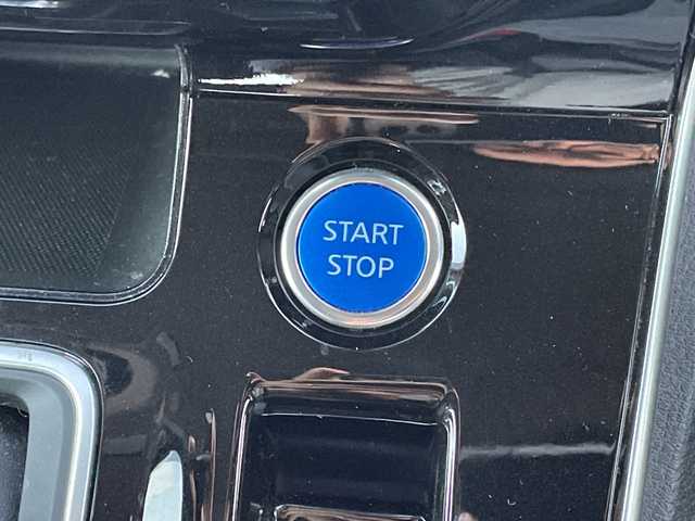 日産 セレナ e－パワー ハイウェイスター V 千葉県 2022(令4)年 3.1万km ブリリアントホワイトパール 2トーン 純正10インチナビ/(フルセグTV/BT/CD/DVD/FM/AM/Blu-ray)/全周囲カメラ/デジタルインナーミラー/ナビ連動ドライブレコーダー/純正フリップダウンモニター/プロパイロット/衝突被害軽減システム/車線逸脱警報/両側パワースライドドア/ハンズフリーオートスライドドア/横滑り防止装置/ETC/アイドリングストップ/LEDヘッドライト/フォグランプ/オートライト/ウィンカーミラー/電動格納ミラー/純正15インチAW/シートリフター/スマートキー/フロアマット/スペアキー/取扱説明書/保証書