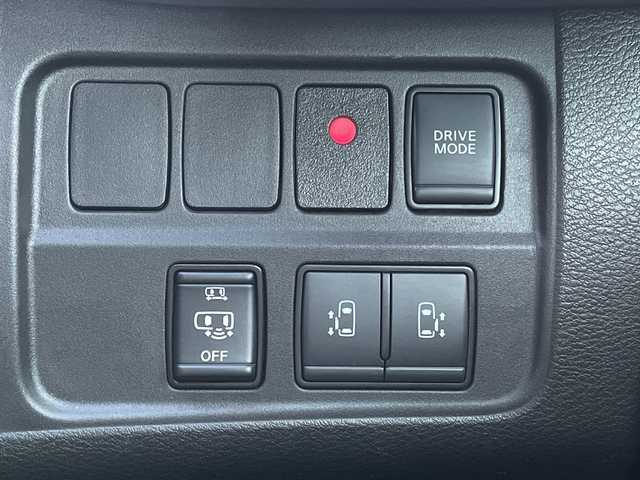 日産 セレナ e－パワー ハイウェイスター V 千葉県 2022(令4)年 3.1万km ブリリアントホワイトパール 2トーン 純正10インチナビ/(フルセグTV/BT/CD/DVD/FM/AM/Blu-ray)/全周囲カメラ/デジタルインナーミラー/ナビ連動ドライブレコーダー/純正フリップダウンモニター/プロパイロット/衝突被害軽減システム/車線逸脱警報/両側パワースライドドア/ハンズフリーオートスライドドア/横滑り防止装置/ETC/アイドリングストップ/LEDヘッドライト/フォグランプ/オートライト/ウィンカーミラー/電動格納ミラー/純正15インチAW/シートリフター/スマートキー/フロアマット/スペアキー/取扱説明書/保証書