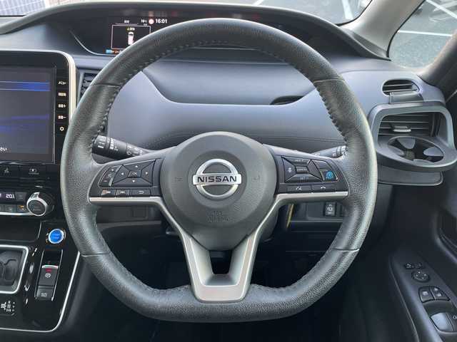 日産 セレナ e－パワー ハイウェイスター V 千葉県 2022(令4)年 3.1万km ブリリアントホワイトパール 2トーン 純正10インチナビ/(フルセグTV/BT/CD/DVD/FM/AM/Blu-ray)/全周囲カメラ/デジタルインナーミラー/ナビ連動ドライブレコーダー/純正フリップダウンモニター/プロパイロット/衝突被害軽減システム/車線逸脱警報/両側パワースライドドア/ハンズフリーオートスライドドア/横滑り防止装置/ETC/アイドリングストップ/LEDヘッドライト/フォグランプ/オートライト/ウィンカーミラー/電動格納ミラー/純正15インチAW/シートリフター/スマートキー/フロアマット/スペアキー/取扱説明書/保証書