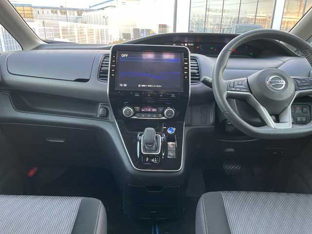 日産 セレナ e－パワー ハイウェイスター V 千葉県 2022(令4)年 3.1万km ブリリアントホワイトパール 2トーン 純正10インチナビ/(フルセグTV/BT/CD/DVD/FM/AM/Blu-ray)/全周囲カメラ/デジタルインナーミラー/ナビ連動ドライブレコーダー/純正フリップダウンモニター/プロパイロット/衝突被害軽減システム/車線逸脱警報/両側パワースライドドア/ハンズフリーオートスライドドア/横滑り防止装置/ETC/アイドリングストップ/LEDヘッドライト/フォグランプ/オートライト/ウィンカーミラー/電動格納ミラー/純正15インチAW/シートリフター/スマートキー/フロアマット/スペアキー/取扱説明書/保証書