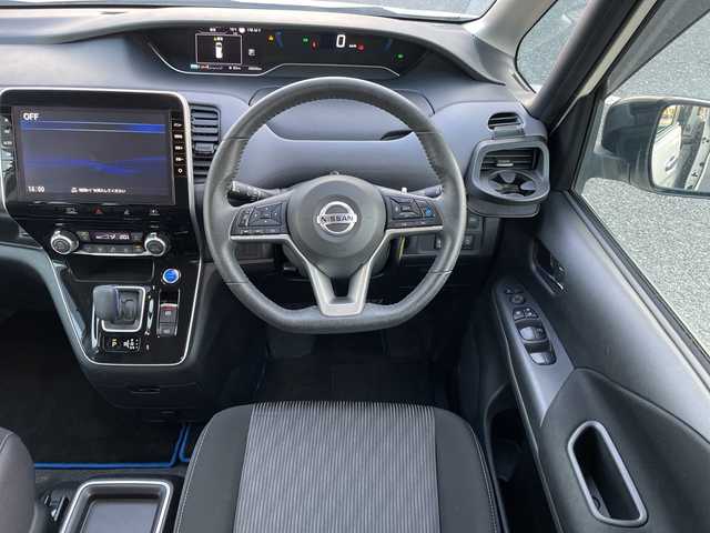 日産 セレナ e－パワー ハイウェイスター V 千葉県 2022(令4)年 3.1万km ブリリアントホワイトパール 2トーン 純正10インチナビ/(フルセグTV/BT/CD/DVD/FM/AM/Blu-ray)/全周囲カメラ/デジタルインナーミラー/ナビ連動ドライブレコーダー/純正フリップダウンモニター/プロパイロット/衝突被害軽減システム/車線逸脱警報/両側パワースライドドア/ハンズフリーオートスライドドア/横滑り防止装置/ETC/アイドリングストップ/LEDヘッドライト/フォグランプ/オートライト/ウィンカーミラー/電動格納ミラー/純正15インチAW/シートリフター/スマートキー/フロアマット/スペアキー/取扱説明書/保証書